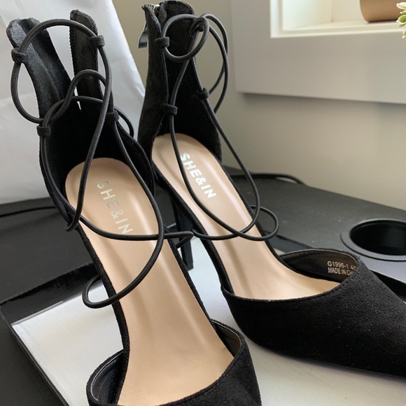 Black Criss cross strappy heels - Picture 7 of 13